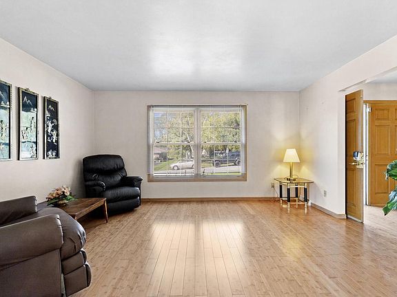 3rd image of 429 W Apple Tree ROAD