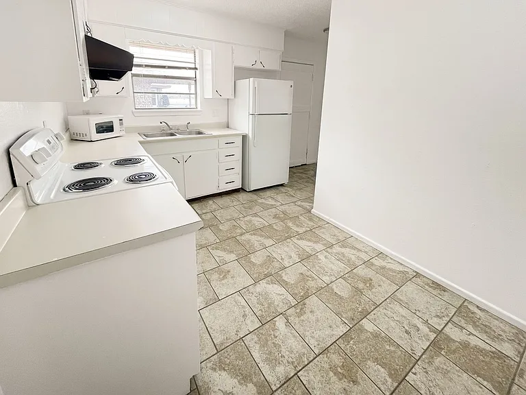 2612-2614 E Sunset Cir — Photo 5