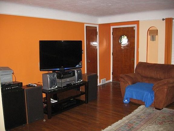 3rd image of 18801 Harlan Dr