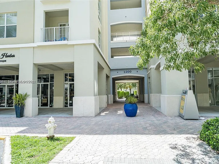 1200 Town Center Dr #513 — Photo 1