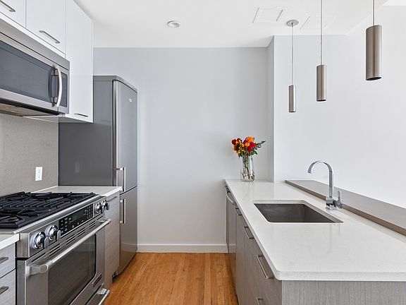 3rd image of 333 E 109th St APT 5A