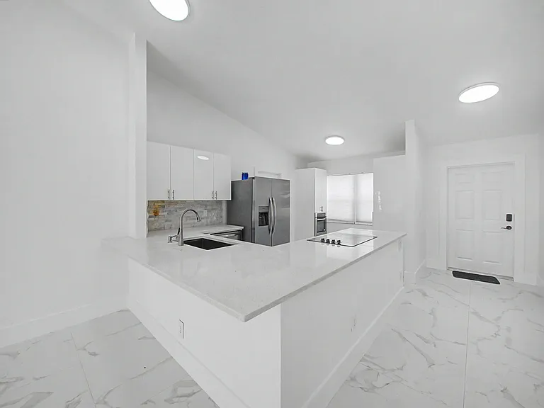 8464 Lake Worth Rd — Photo 7