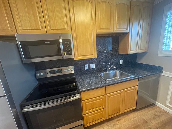 4th image of 455 Esplanade Ave APT 8