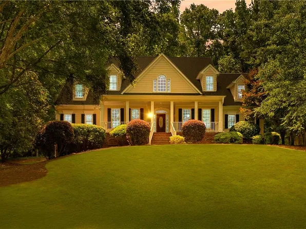 220 Broadmoor Dr, Fayetteville, GA 30215