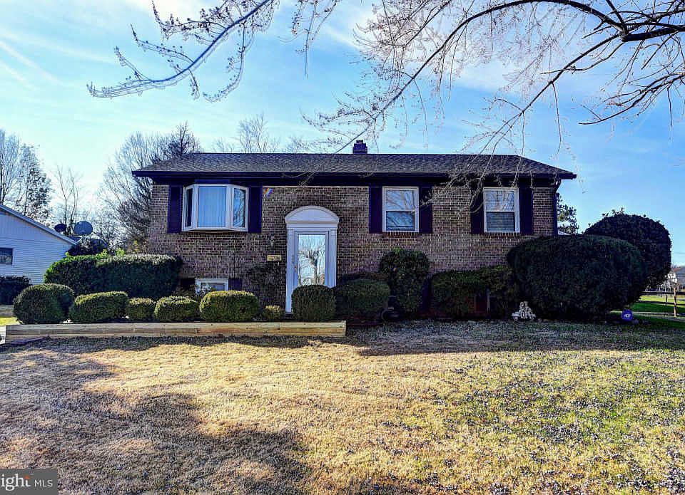 1st image of 610 Charwood Ct