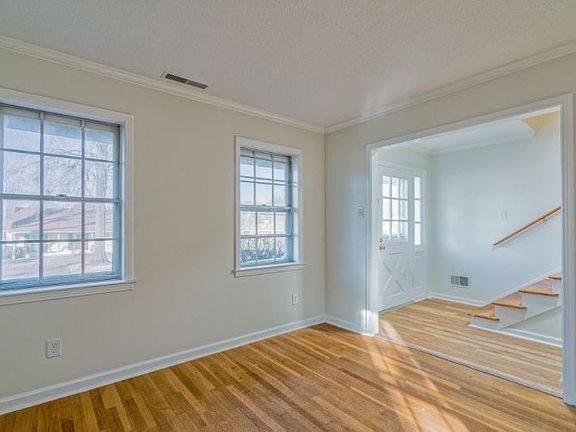 4th image of 6395 Blenheim Ave