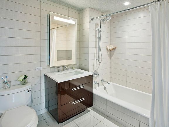 4th image of 227 W 77th St APT 8D