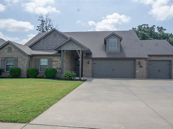 2nd image of 1061 Quail Hollow Dr