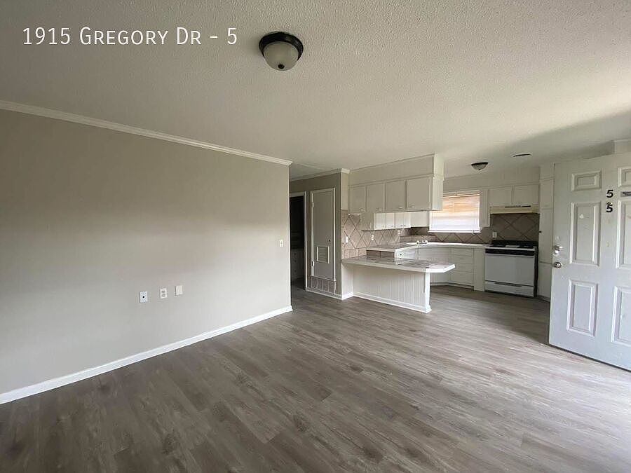 1st image of 1915 Gregory Dr #5