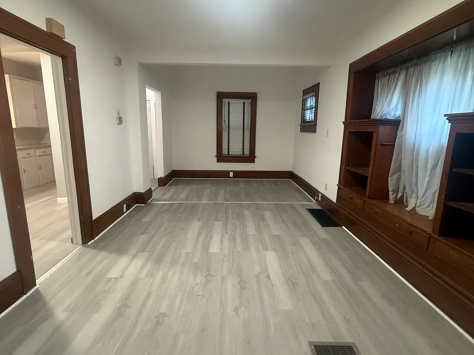 3 bed, 1.5 bath, 1926 sqft, $1,400 — Photo 3