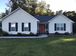 400 Sundown Ct, Hubert, NC 28539