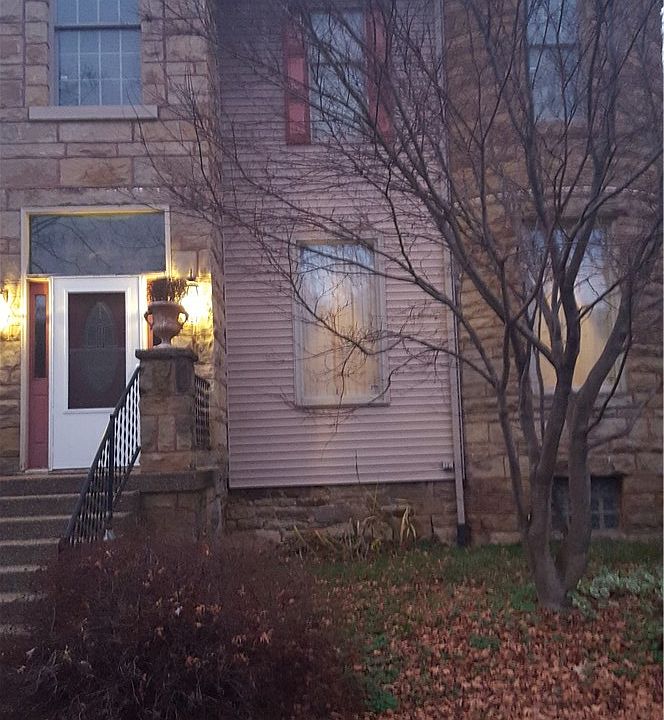 2nd image of 525 1st Ave
