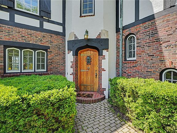 4th image of 1716 N Logan Ave