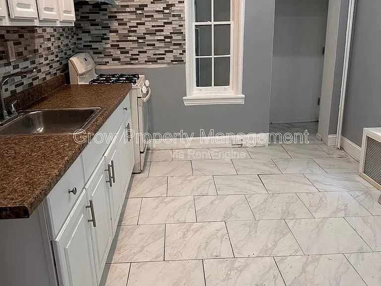 2343 N Woodstock St — Photo 8