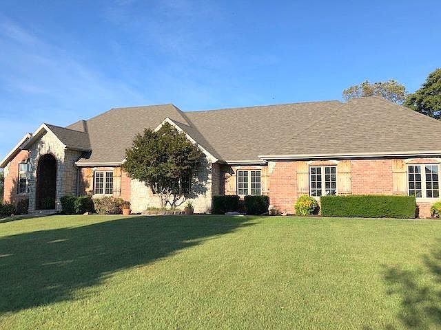 1st image of 289 Green Oaks Dr