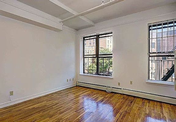 5th image of 30 Bradhurst Ave APT 4A