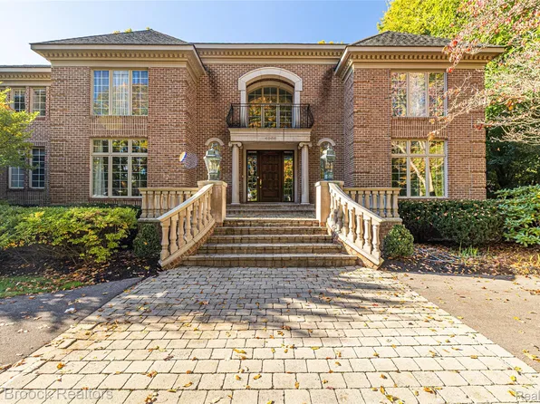 4966 Stoneleigh Rd, Bloomfield Hills, MI 48302