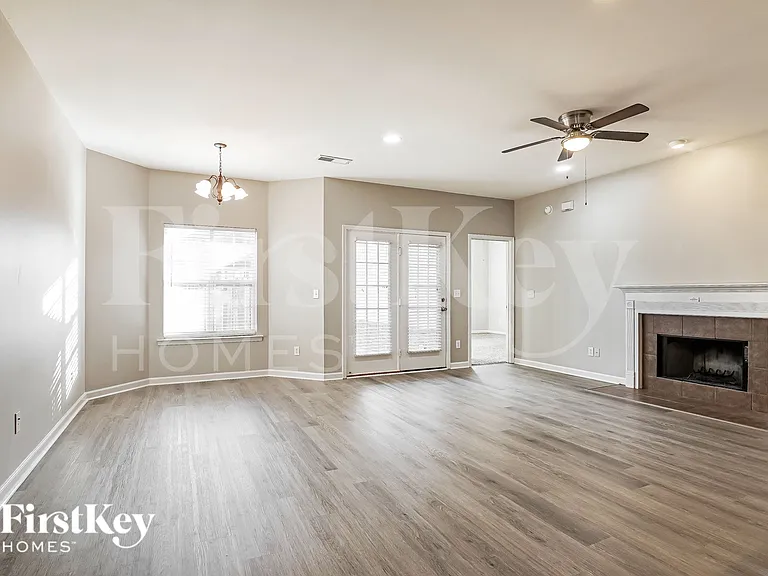 1092 Fairbank Ln — Photo 5
