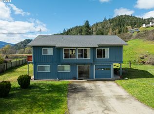 8869 Days Creek Cutoff Rd, Canyonville, OR 97417