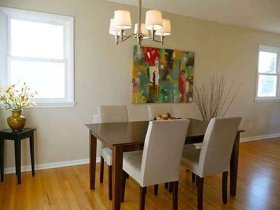 dining area off of kitchen
