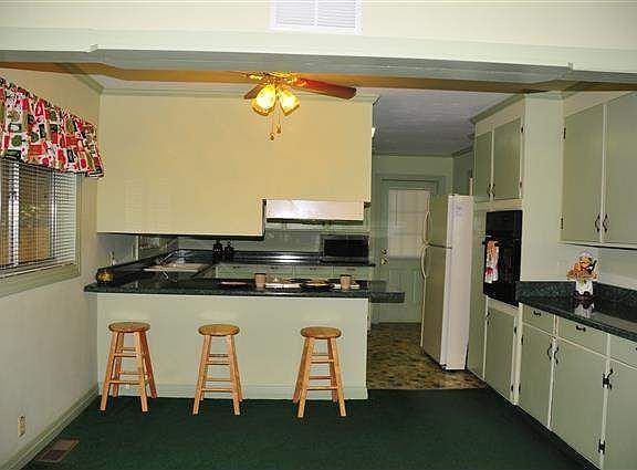 3rd image of 103 Hutchinson St