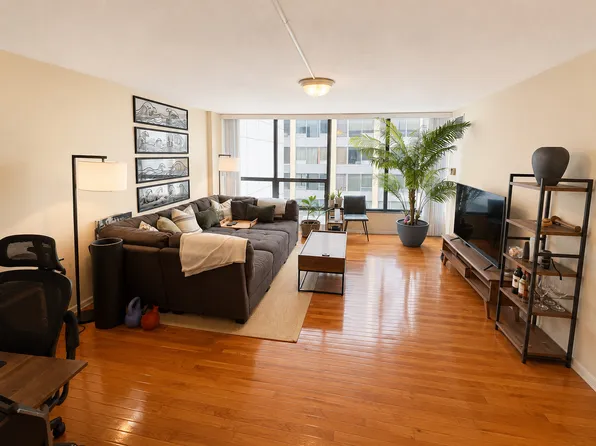 230 E Ontario St APT 2005, Chicago, IL 60611