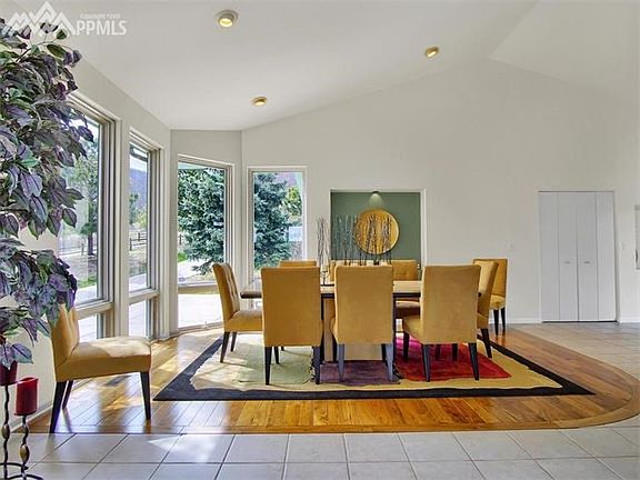 Beautiful open dining area off the kitchen