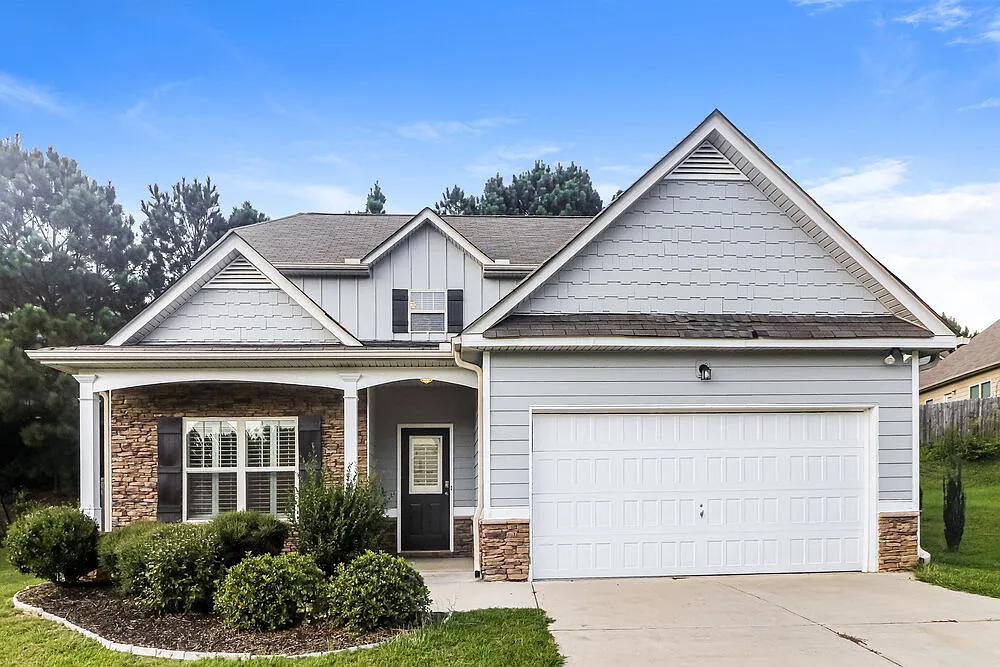 4 bed, 2.5 bath, 2226 sqft, $2,215 — Photo 1
