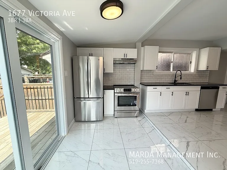 1677 Victoria Ave — Photo 17