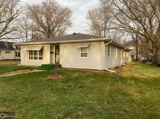 432 N Main St, Wapello, IA 52653