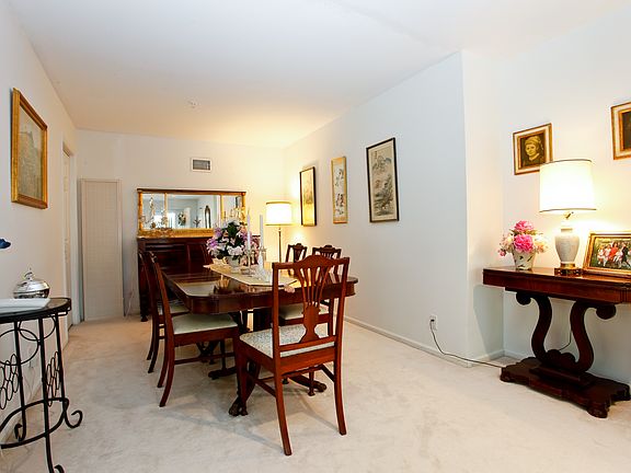 5th image of 32 Brook Hills Cir #32