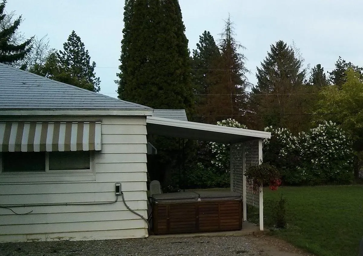 524 W Brooks Road — Photo 2