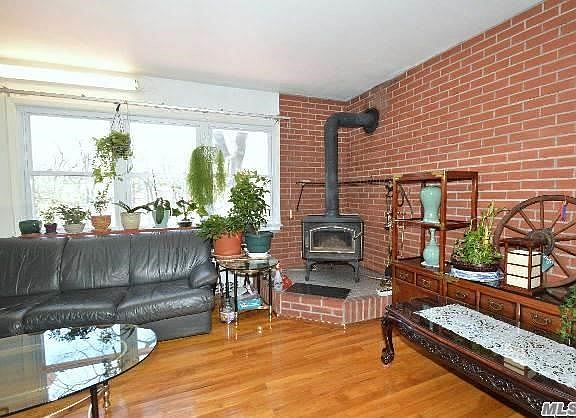 4th image of 7165 Douglaston Pkwy