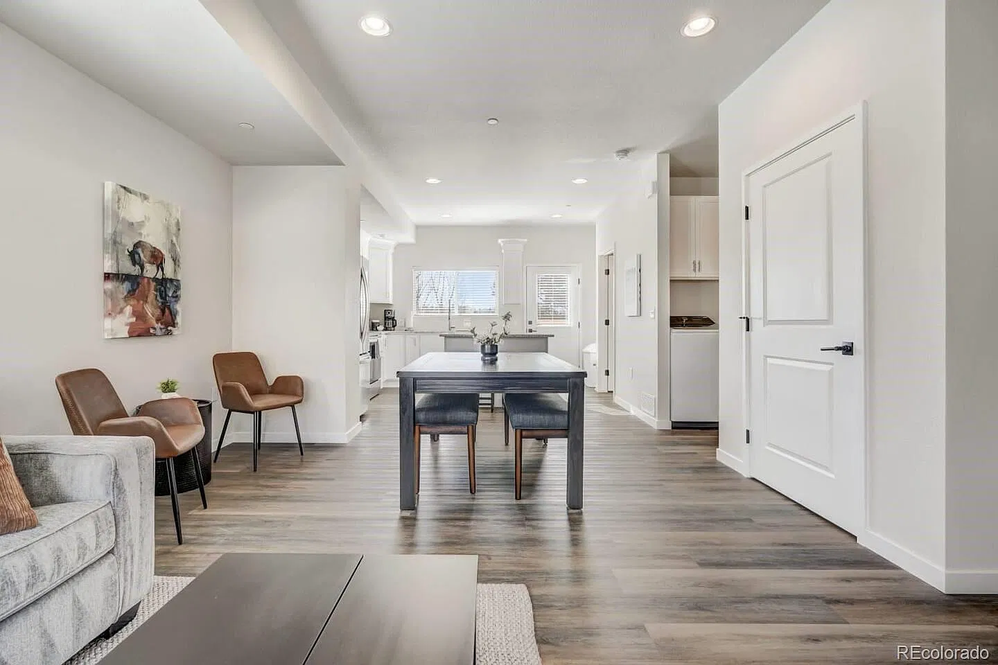 2220 E La Salle St — Photo 3