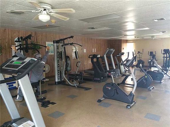 5th image of 16790 NE 14th Ave APT 102