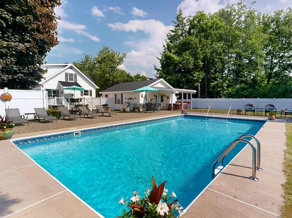 48 Grandview Avenue, Auburn, ME 04210