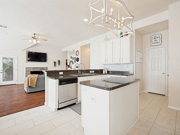 2nd image of 10224 Nantucket Dr