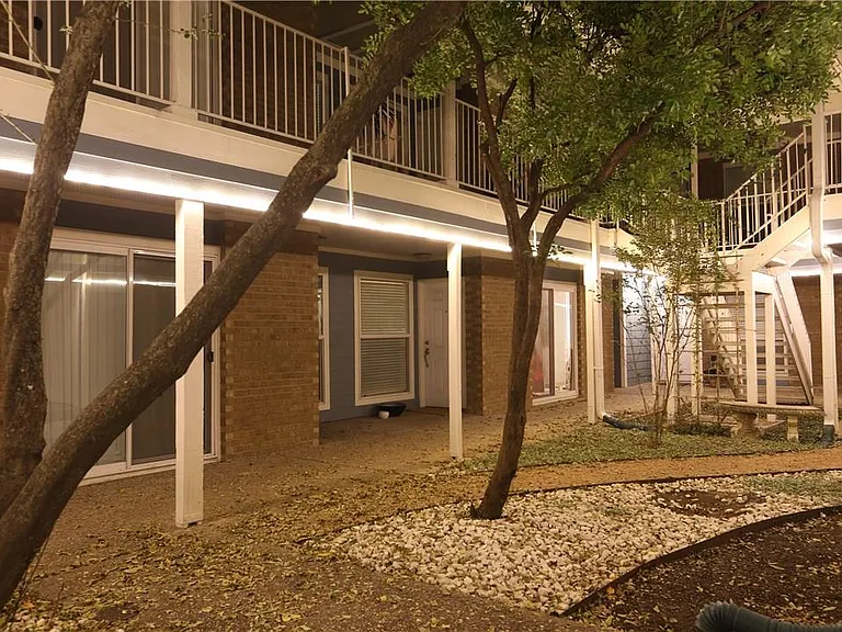400 W 35th St #202 — Photo 16