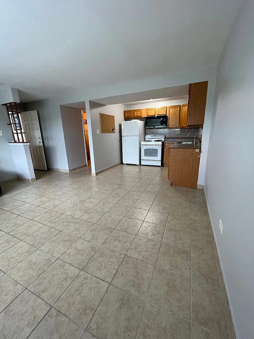 2951 Thatcher Ave — Photo 3
