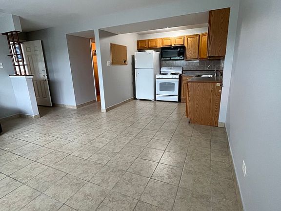 2nd image of 2951 Thatcher Ave #2959