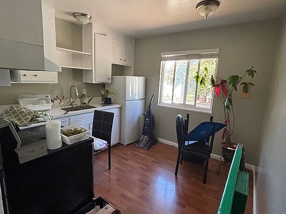 5th image of 990 Helen Ave #4