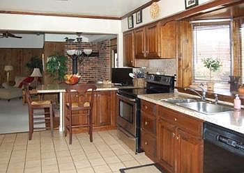 5th image of 22 Dickinson Ln