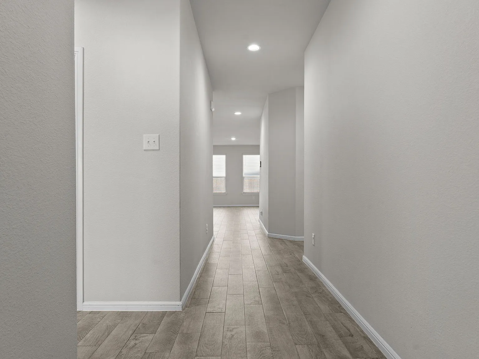 4 bed, 1588 sqft, $2,250 — Photo 3