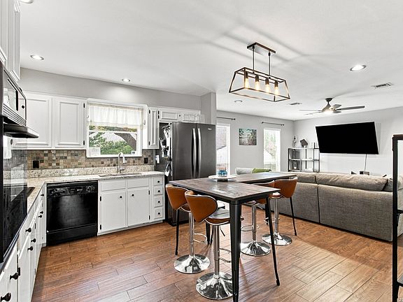 3rd image of 3803 Barrington St #3D