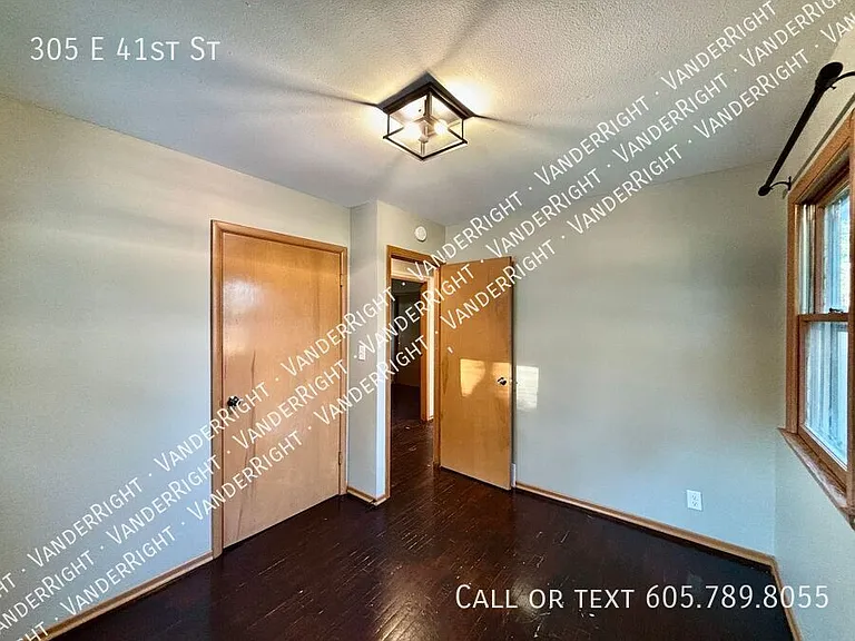305 E 41st St — Photo 15
