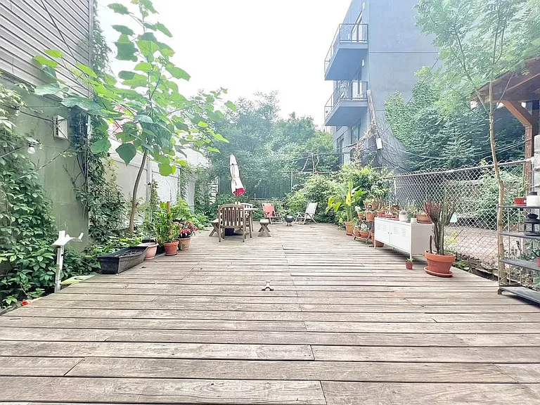 330 Evergreen Ave #1B — Photo 7