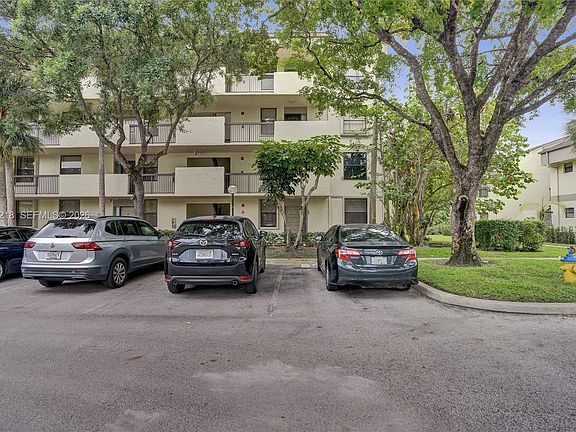 3rd image of 2908 Carambola Cir S APT 106