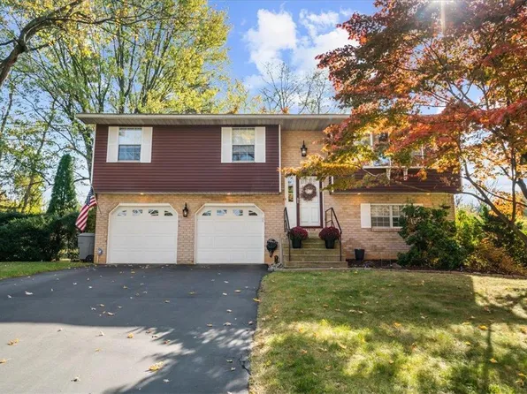 428 Johnston Dr, Bethlehem, PA 18017