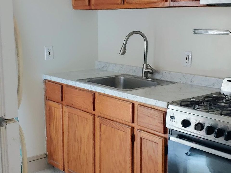 1st image of 3874 Lancaster Ave #3