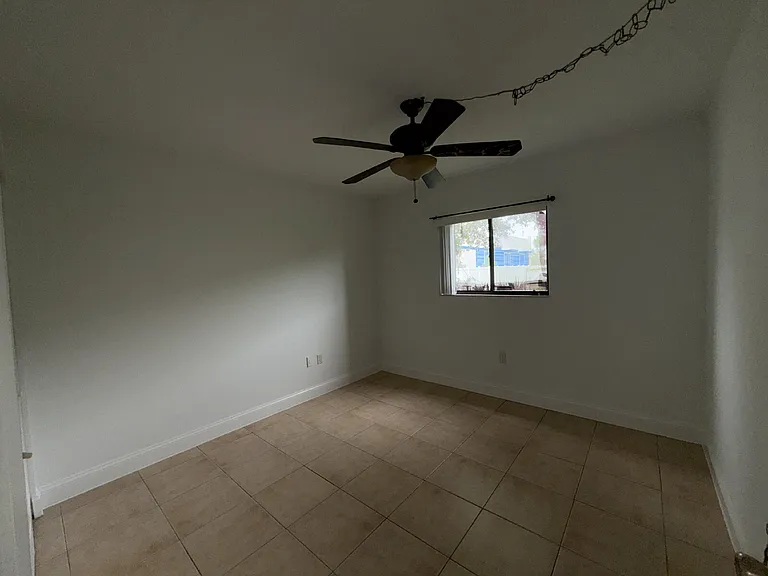 1554 University Ln #301 — Photo 10
